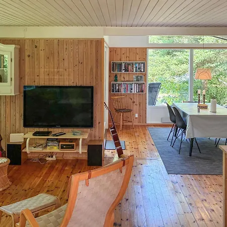 3 Bedroom Stunning In كالوندبورج